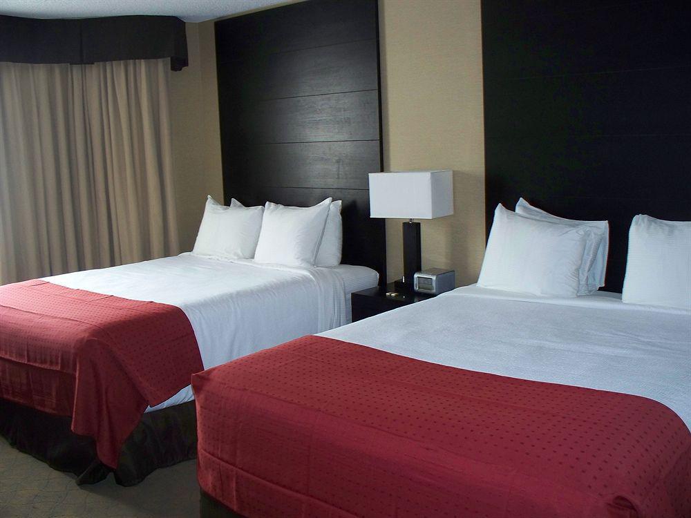 Edmonton Hotel & Convention Center 에드먼턴 객실 사진